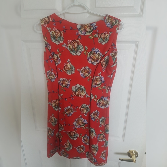 Dress - Medium - Picture 2 of 3